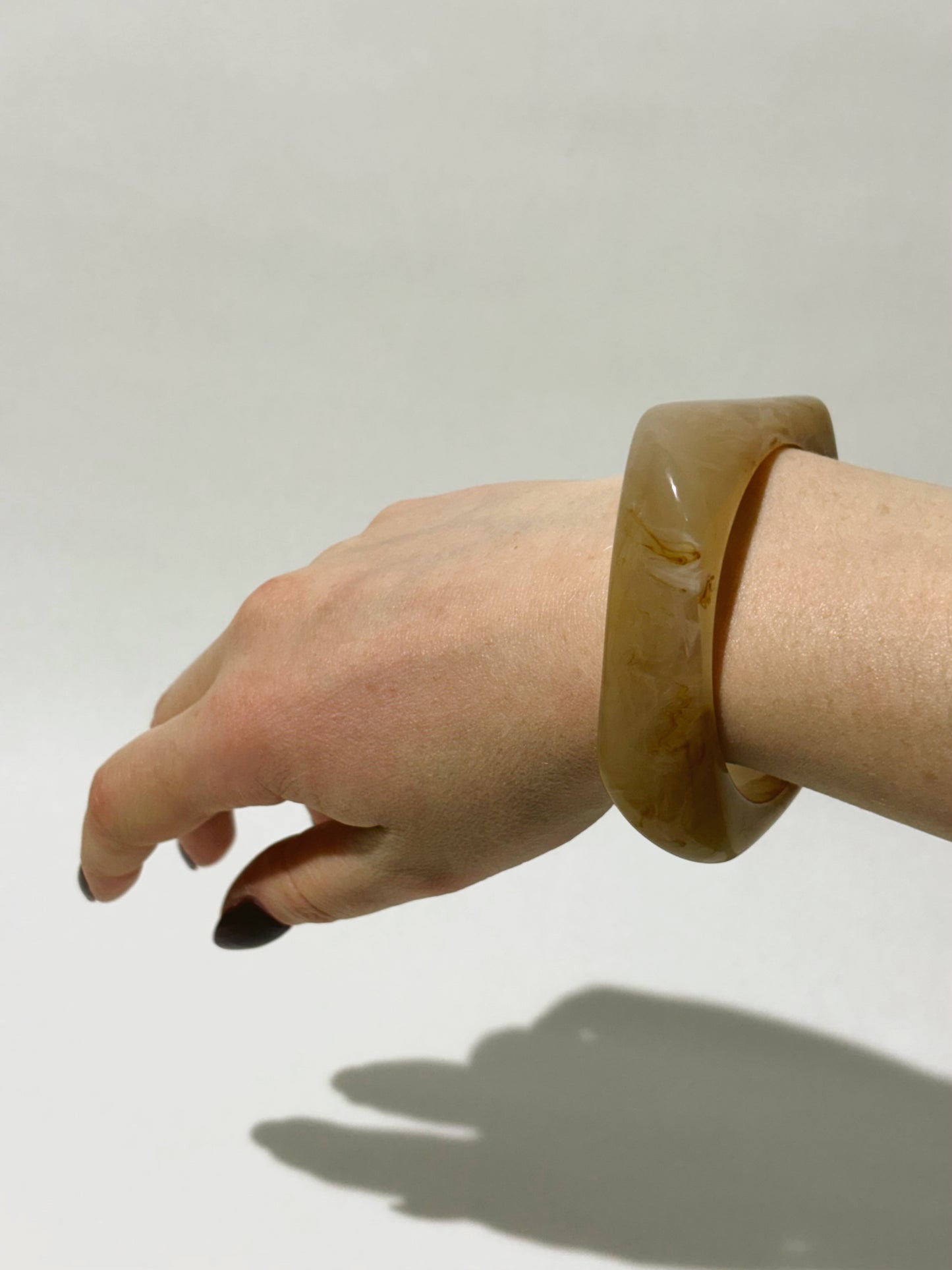 Roly-poly Resin Bangle | Light brown